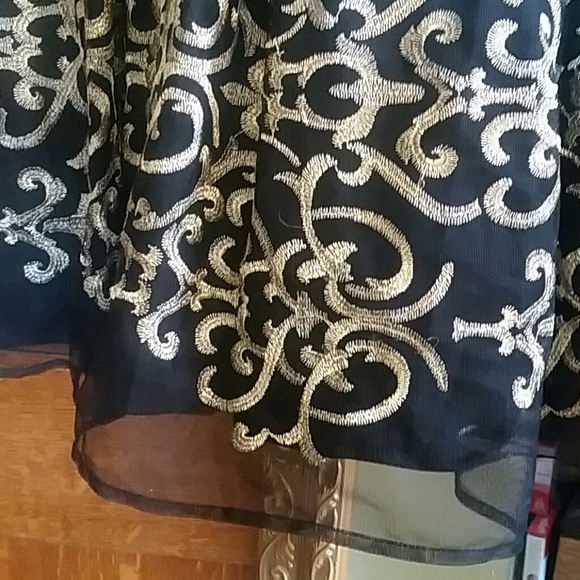 💐Beautiful Dress Black w/Gold Detail Sz. 14 - Picture 2 of 7
